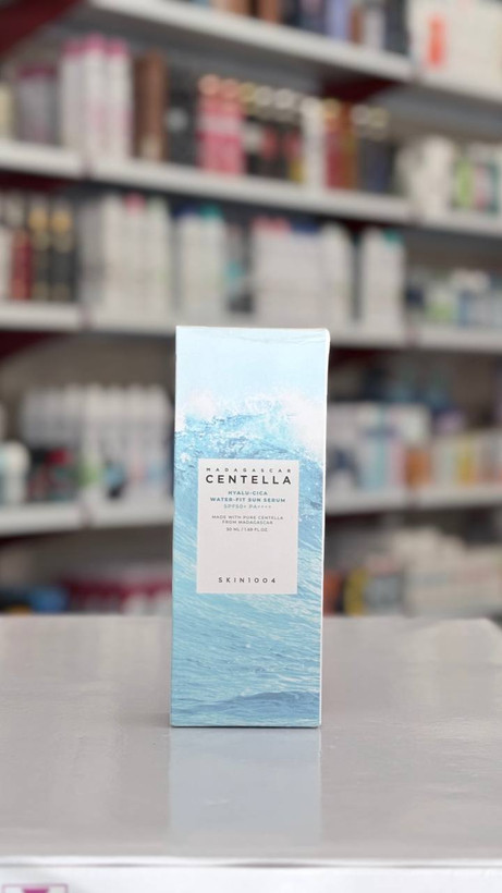 کرم ضدآفتاب بدون رنگ سنتلا (Skin 1004) SPF 50+ PA++++ | مات، آبرسان و ضد التهاب