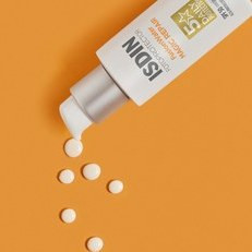 ضد آفتاب بی رنگ ترمیم کننده فیوژن واتر مدل Repair SPF50 ایزدین حجم ۵۰ میلیلیتر