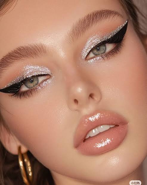مداد چشم پایه واکسی نقره ای (۰۶) بسیار بادوام برند یورن